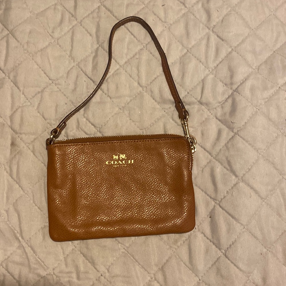 Coach wristlet in brown! 2 credit card slots inside wristlet! In very good shape